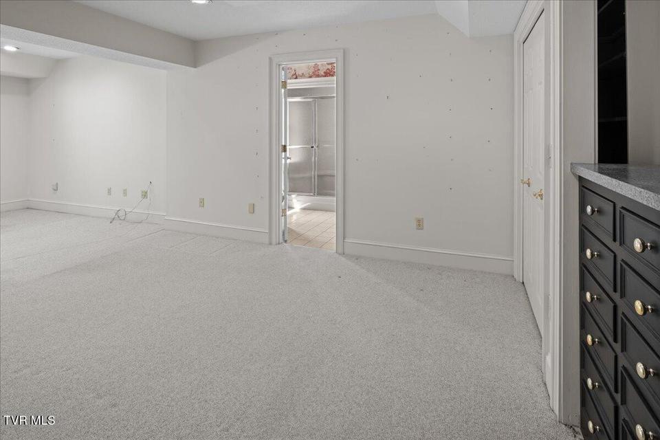 Photo #41: 121 Queensgate 