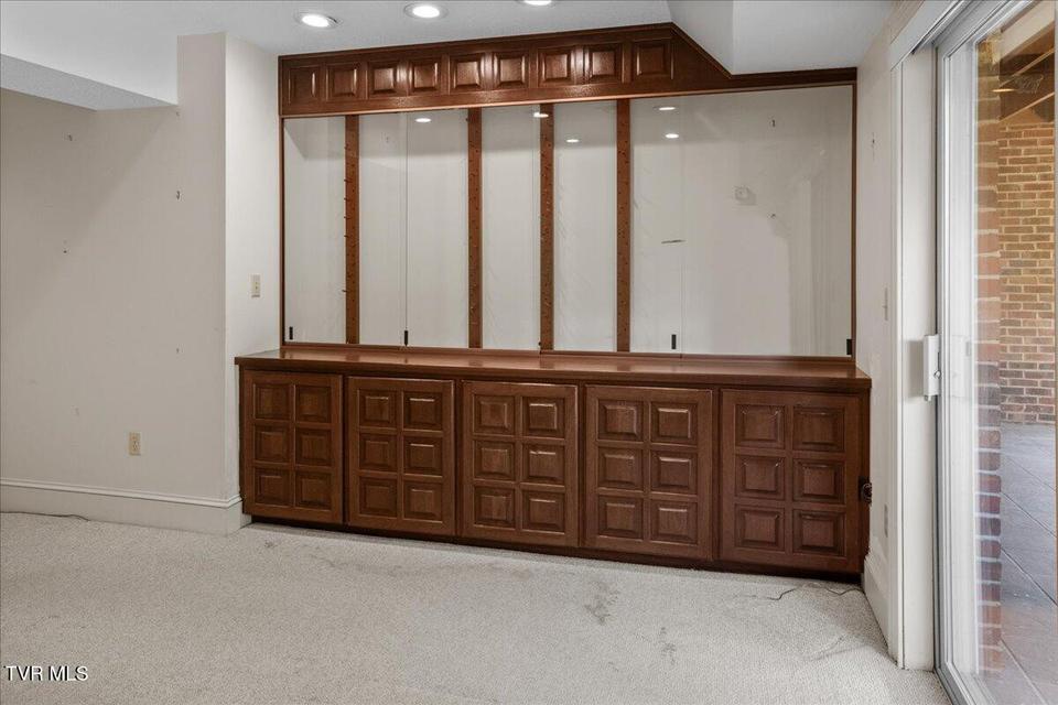 Photo #42: 121 Queensgate 