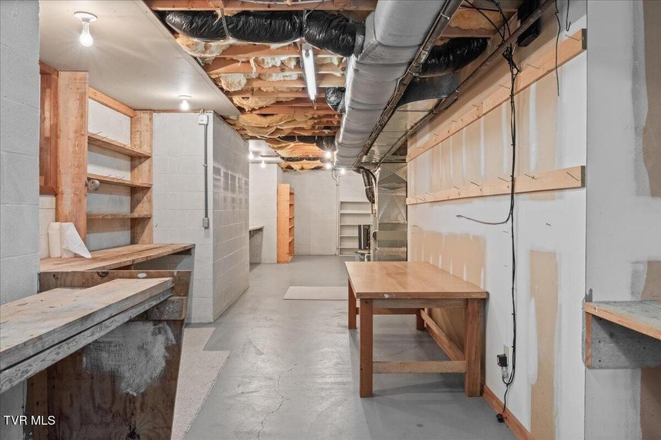 Photo #26: 121 Queensgate 