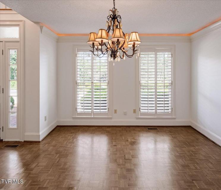 Photo #7: 121 Queensgate 