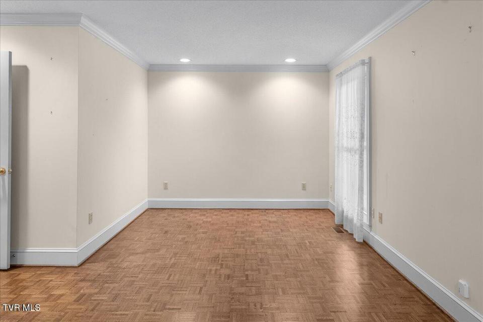 Photo #19: 121 Queensgate 