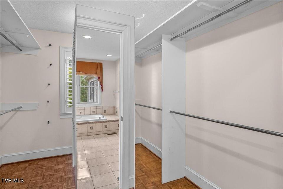 Photo #23: 121 Queensgate 