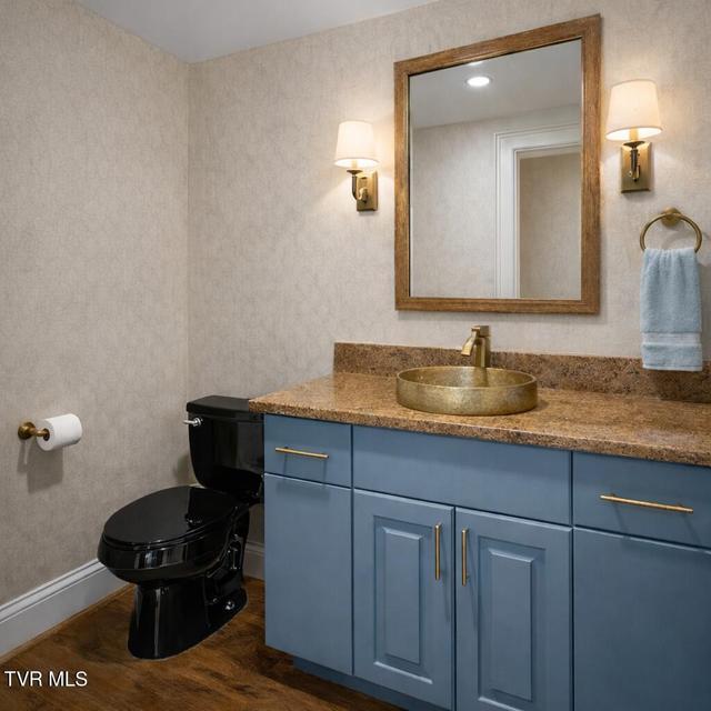 Photo #10: 121 Queensgate 