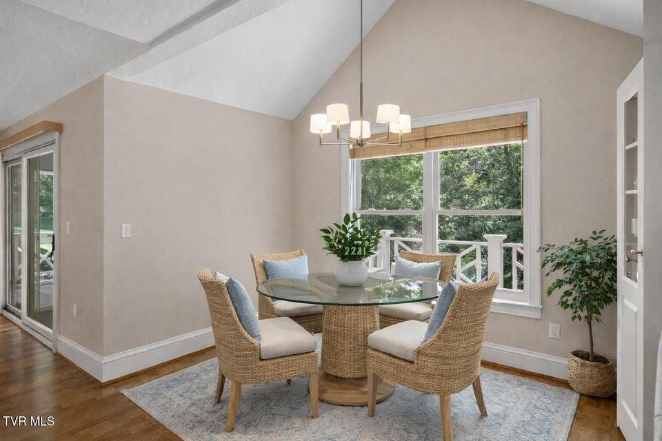 Photo #15: 121 Queensgate 