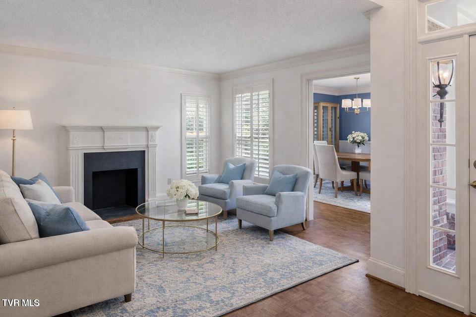 Photo #6: 121 Queensgate 