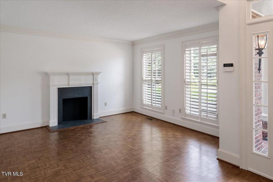 Photo #5: 121 Queensgate 