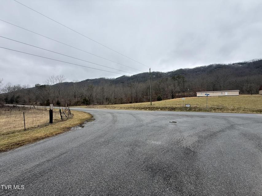 Photo #15: 00 Yuma Road