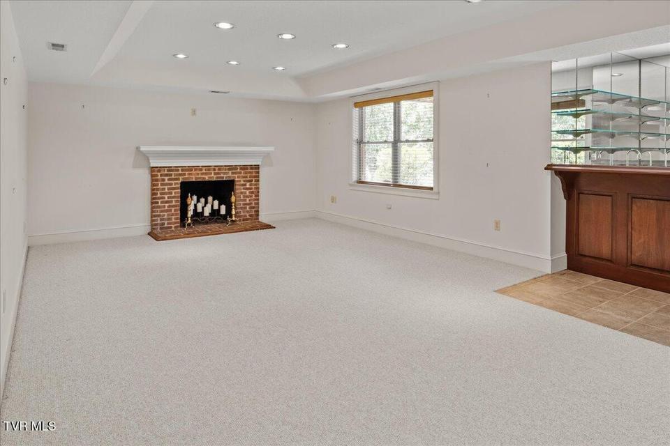 Photo #34: 121 Queensgate 