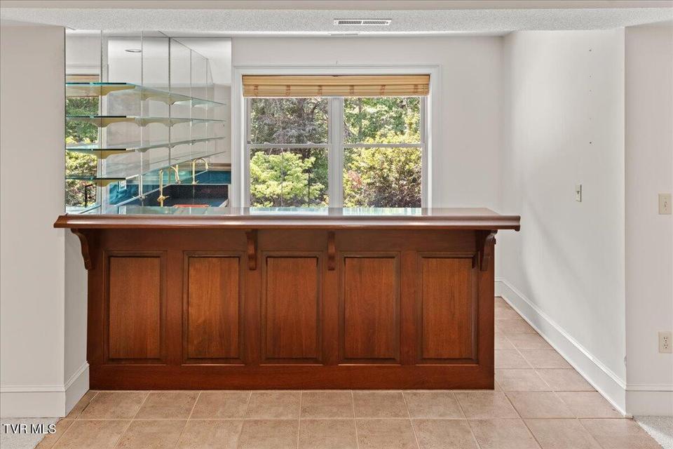 Photo #36: 121 Queensgate 