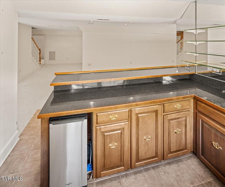 Photo #37: 121 Queensgate 