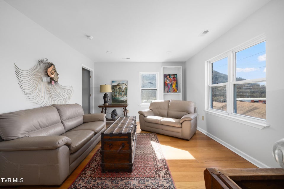 Photo #5: 2616 Volunteer Parkway