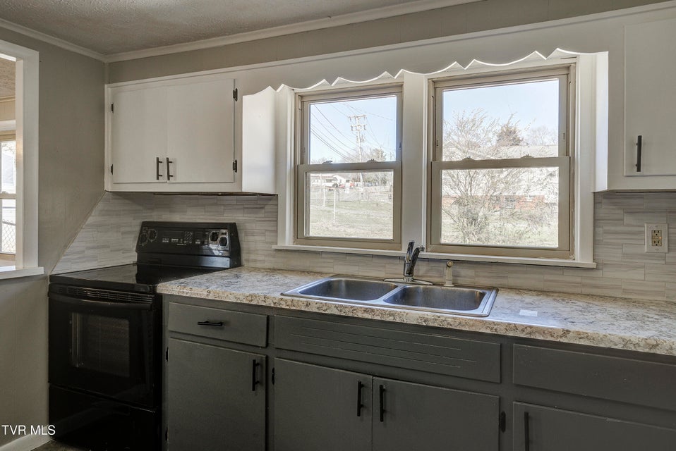 Photo #12: 1237 Fairview Avenue