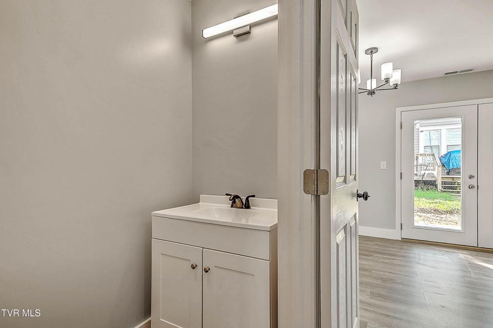 Photo #8: 1101 Rhode Island Avenue