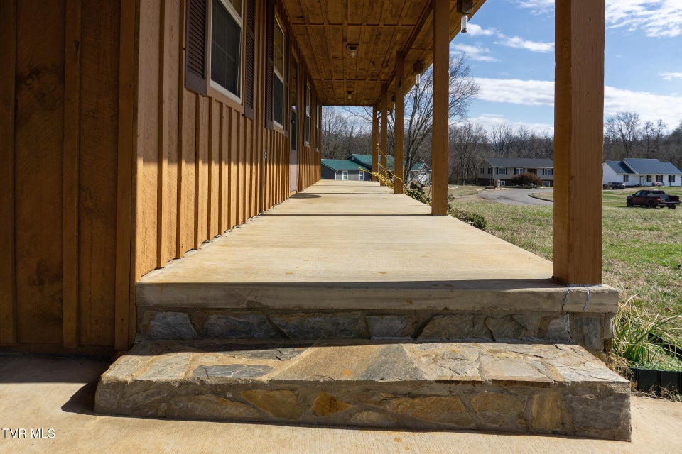 Photo #3: 185 Davy Crockett Drive