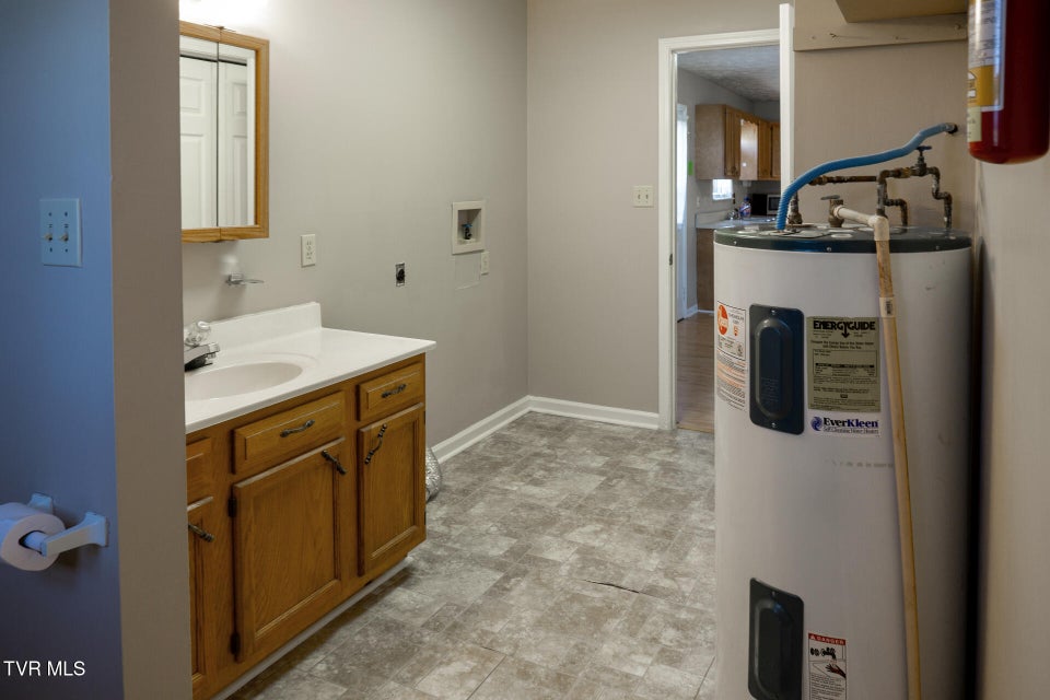 Photo #18: 185 Davy Crockett Drive