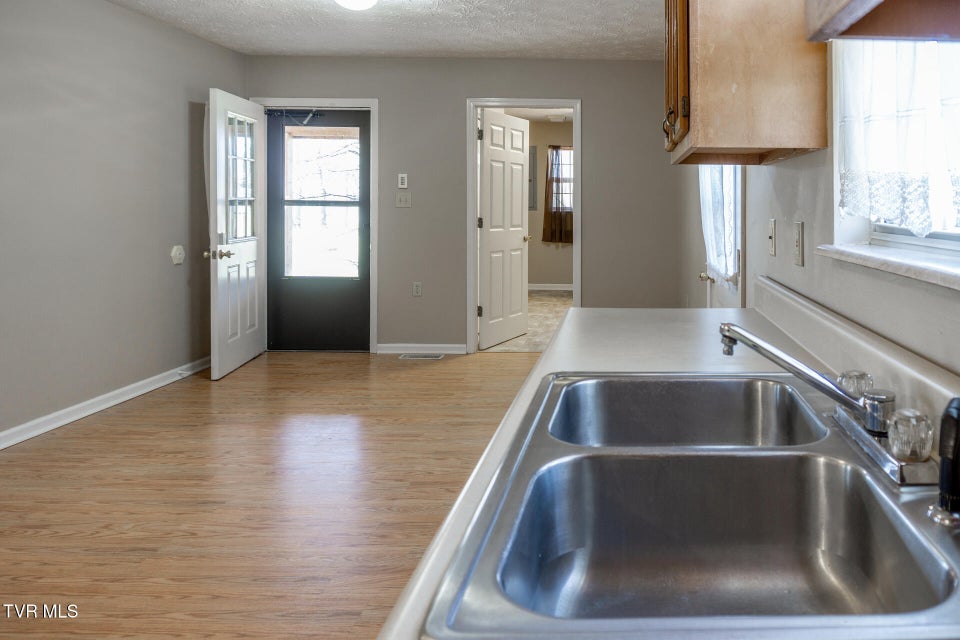 Photo #13: 185 Davy Crockett Drive