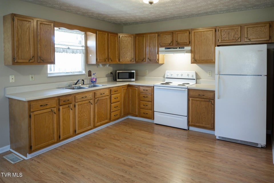 Photo #11: 185 Davy Crockett Drive