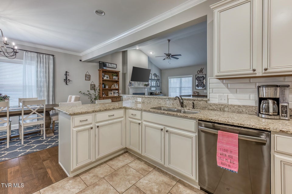 Photo #18: 480 Manchester Place