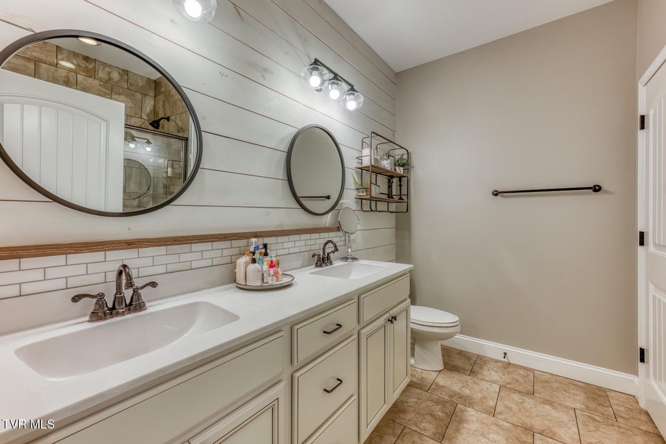 Photo #26: 480 Manchester Place