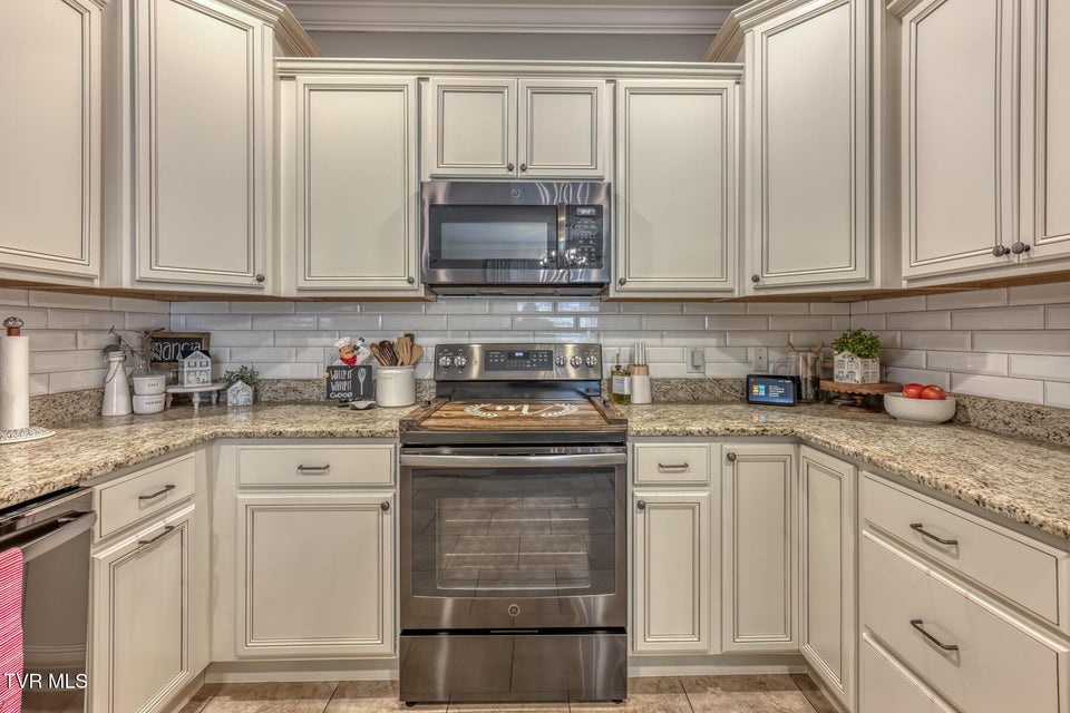 Photo #15: 480 Manchester Place