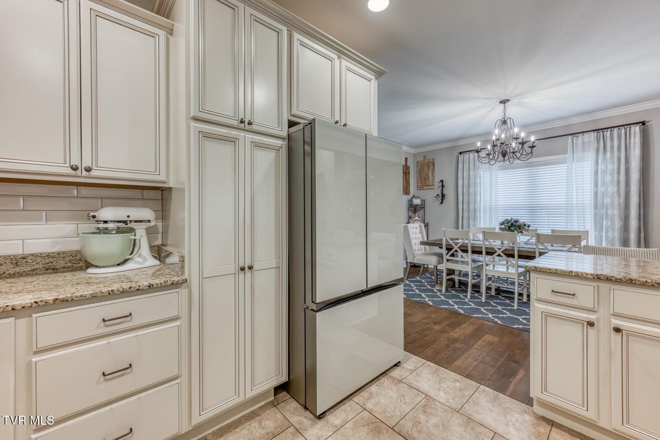 Photo #17: 480 Manchester Place