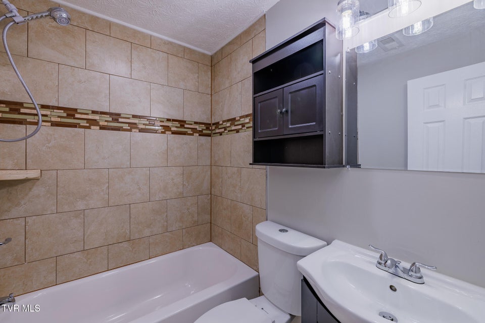 Photo #5: 1621 Fairfield Avenue