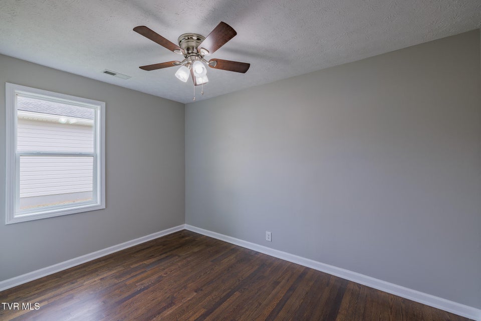 Photo #8: 1621 Fairfield Avenue