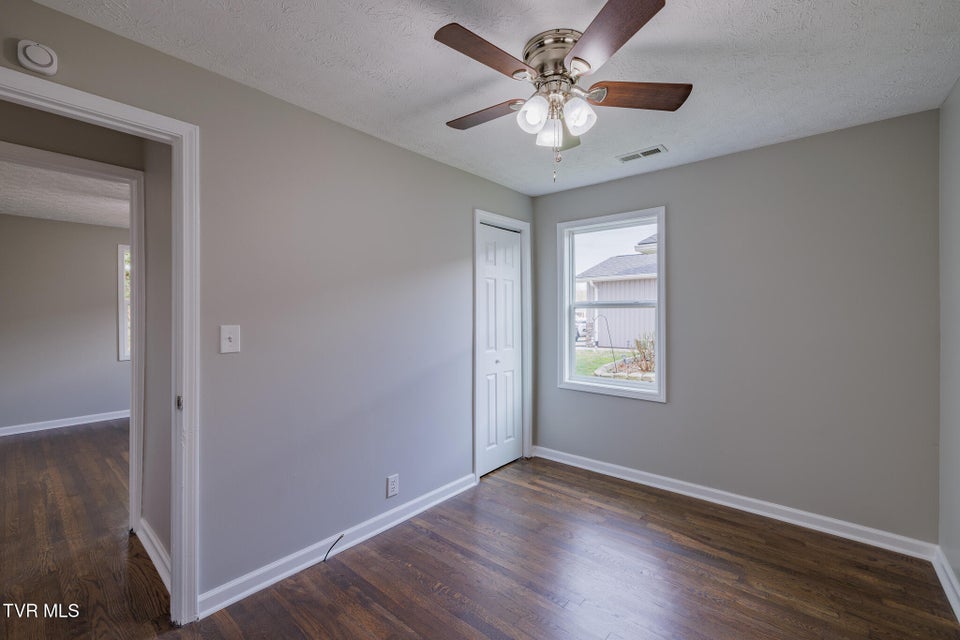 Photo #9: 1621 Fairfield Avenue