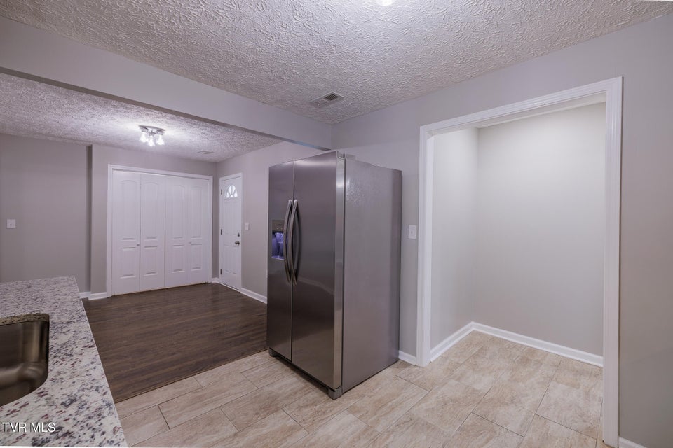 Photo #11: 1621 Fairfield Avenue