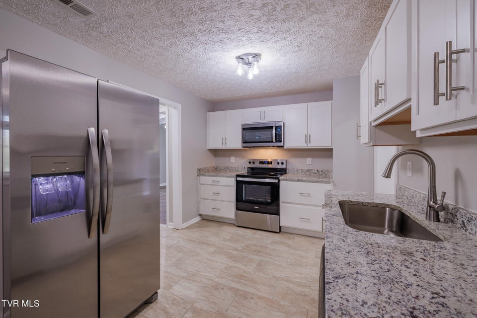 Photo #13: 1621 Fairfield Avenue