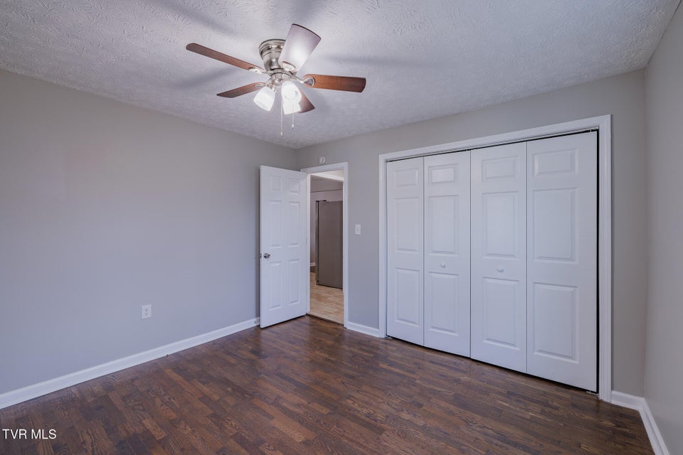 Photo #15: 1621 Fairfield Avenue