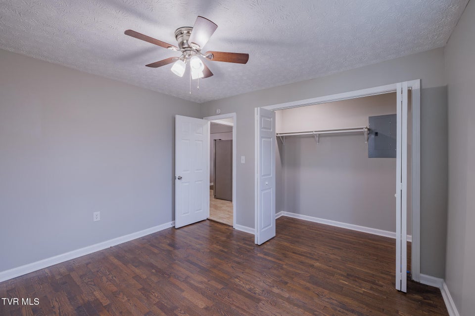 Photo #16: 1621 Fairfield Avenue