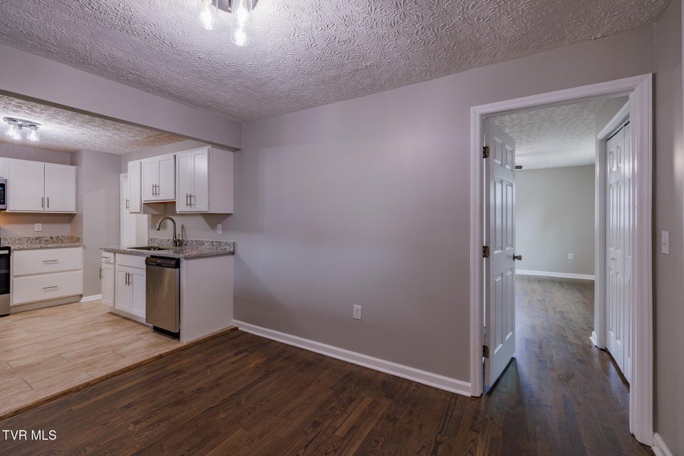 Photo #18: 1621 Fairfield Avenue