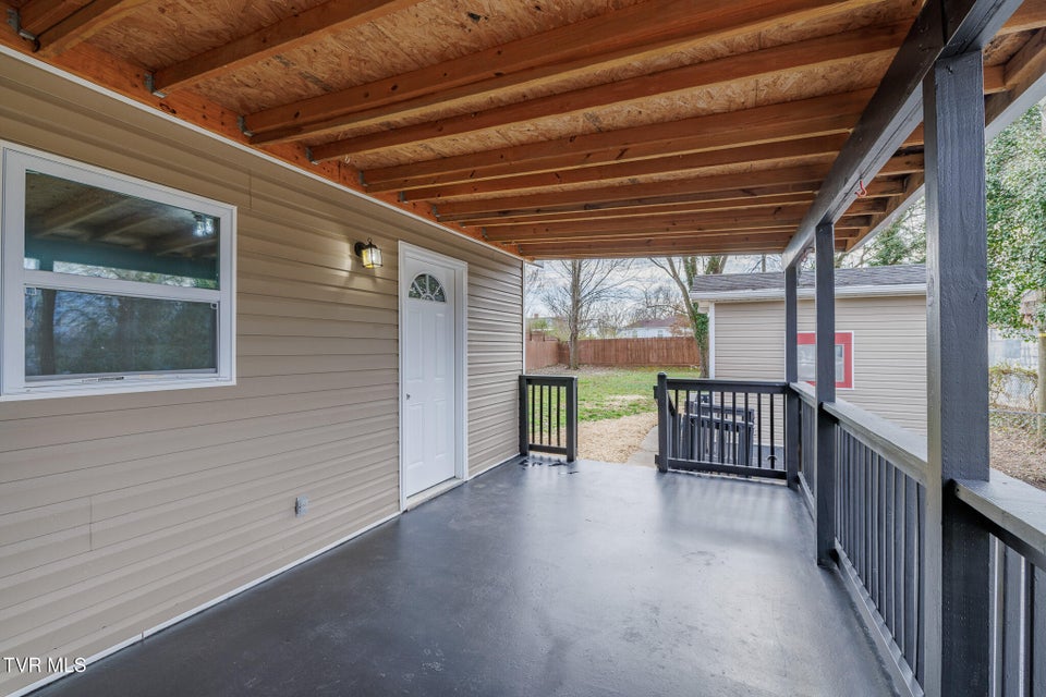 Photo #24: 1621 Fairfield Avenue