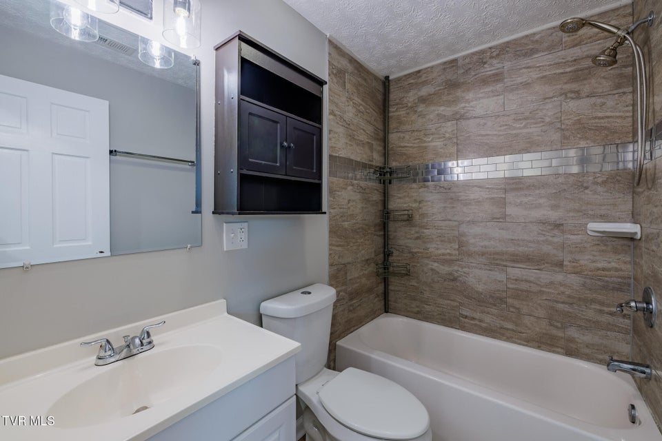 Photo #22: 1621 Fairfield Avenue