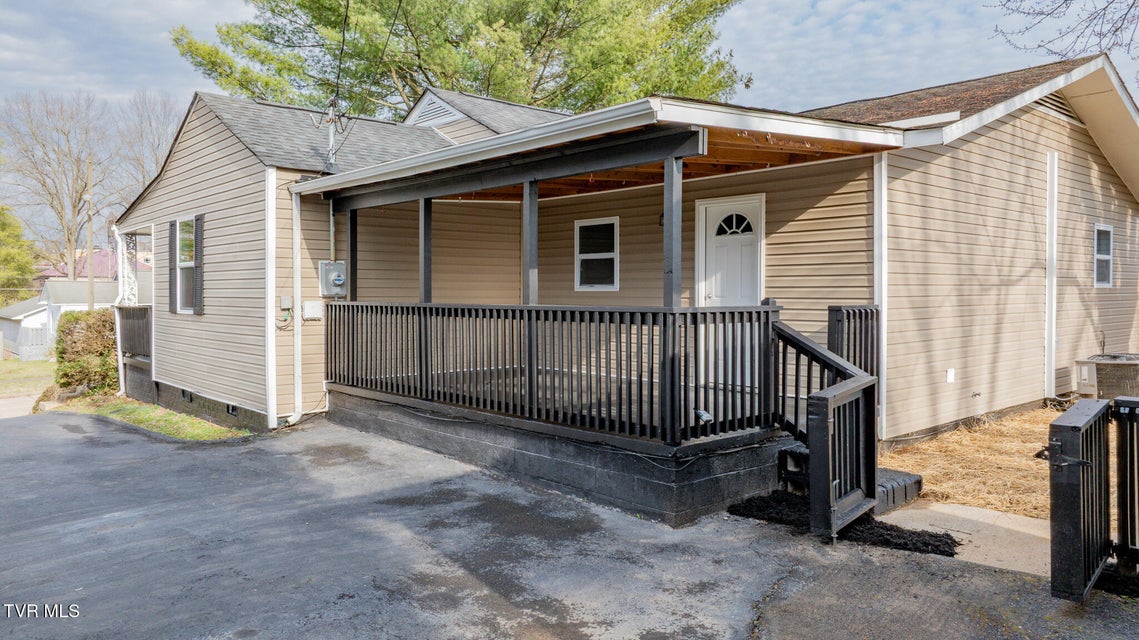 Photo #27: 1621 Fairfield Avenue