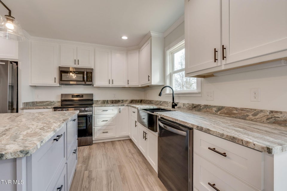 Photo #9: 137 Madeline Lane