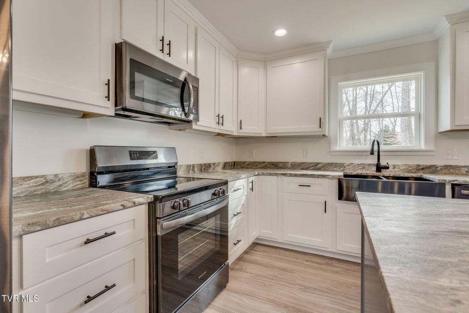 Photo #10: 137 Madeline Lane