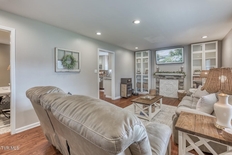 Photo #5: 105 Eastern Star Road