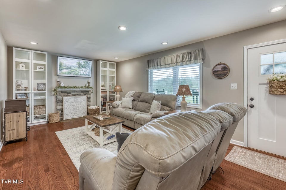 Photo #6: 105 Eastern Star Road