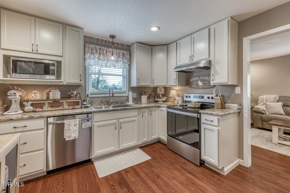 Photo #11: 105 Eastern Star Road