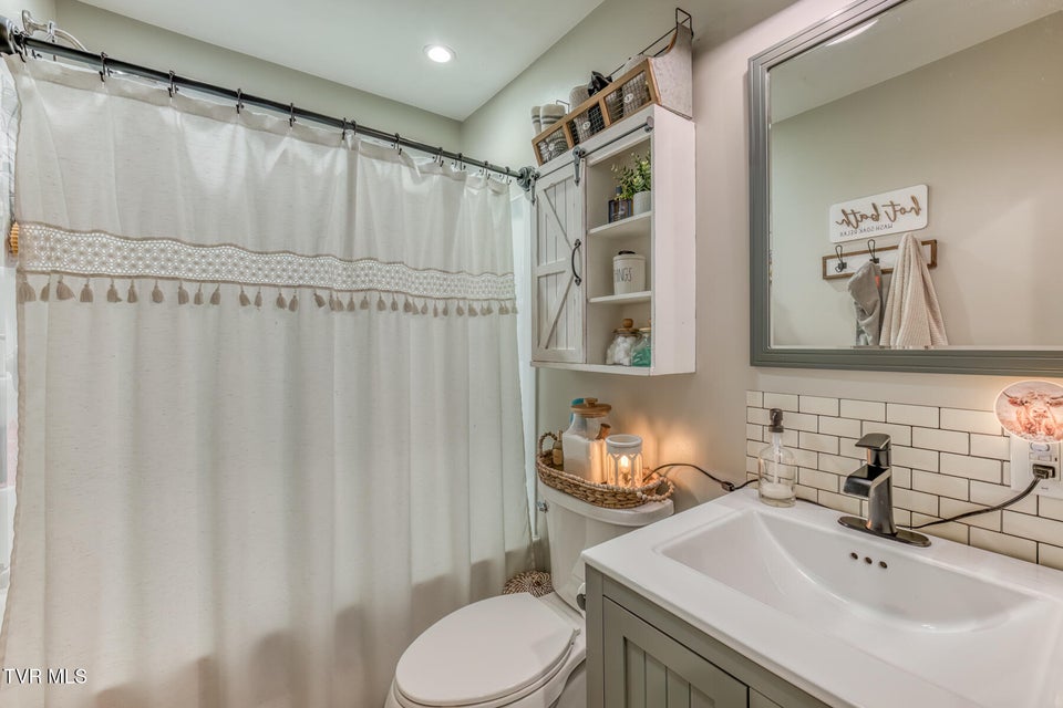 Photo #19: 105 Eastern Star Road