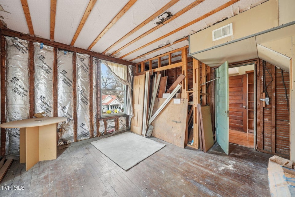 Photo #48: 1221 Sullivan Street