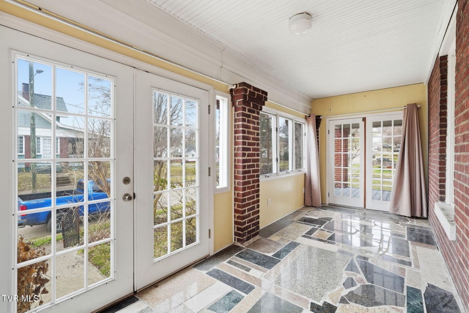 Photo #31: 1221 Sullivan Street