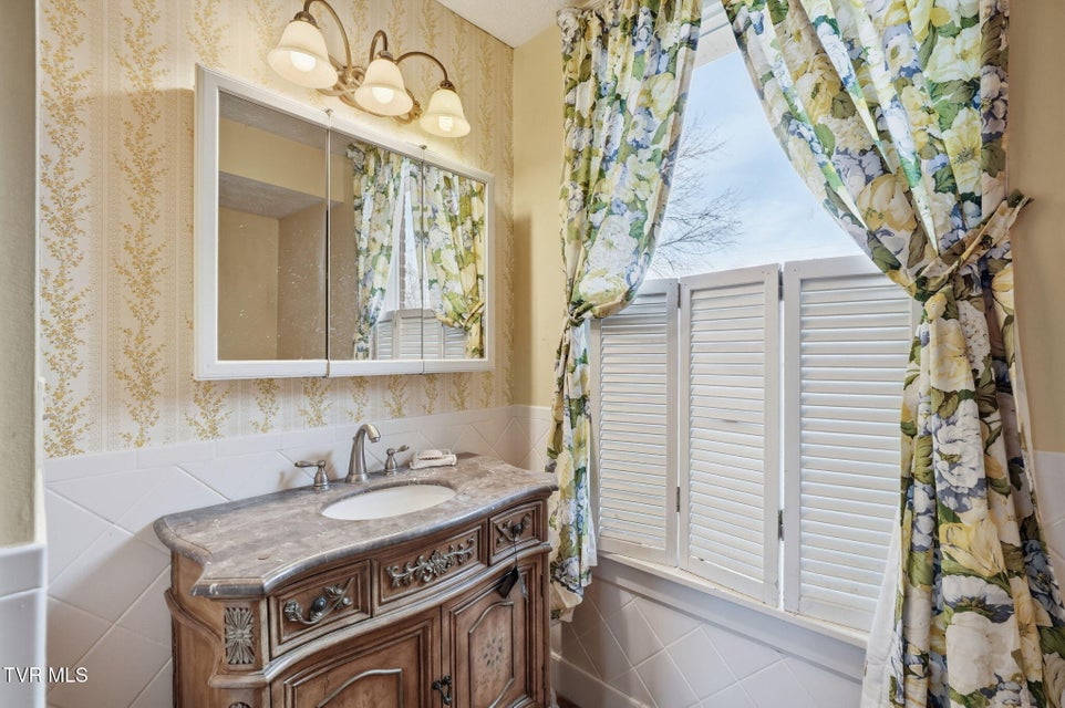 Photo #42: 1221 Sullivan Street