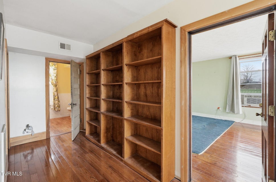 Photo #40: 1221 Sullivan Street