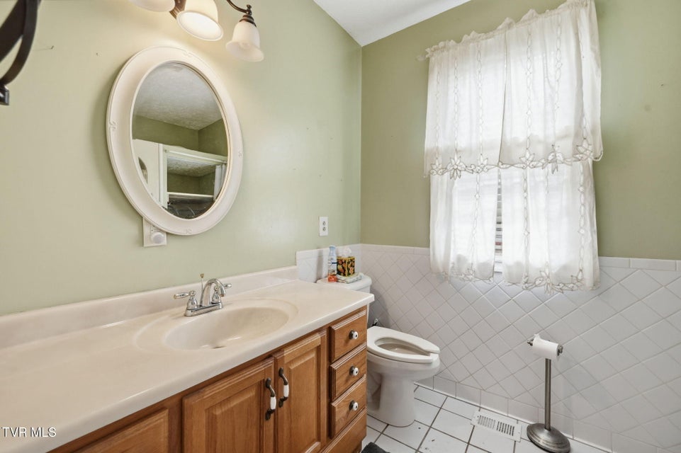 Photo #33: 1221 Sullivan Street