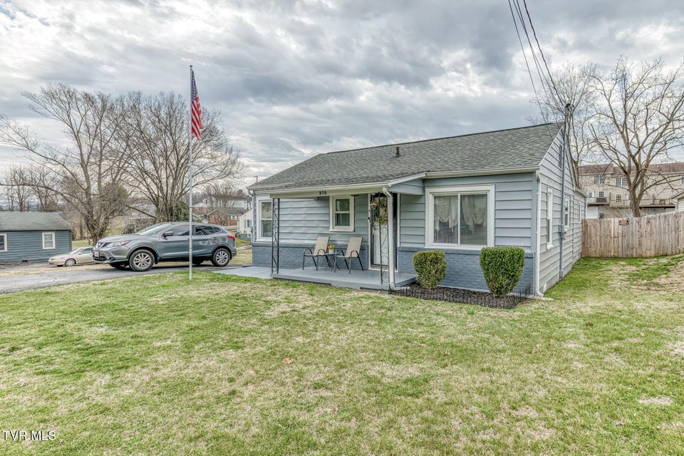 Photo #2: 916 Clark Street