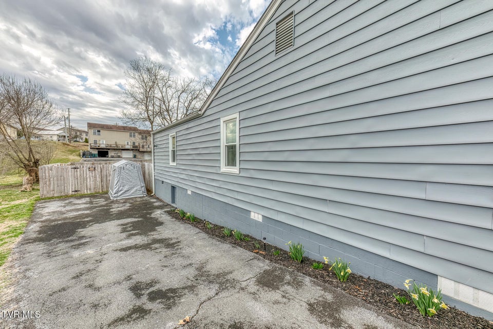 Photo #3: 916 Clark Street