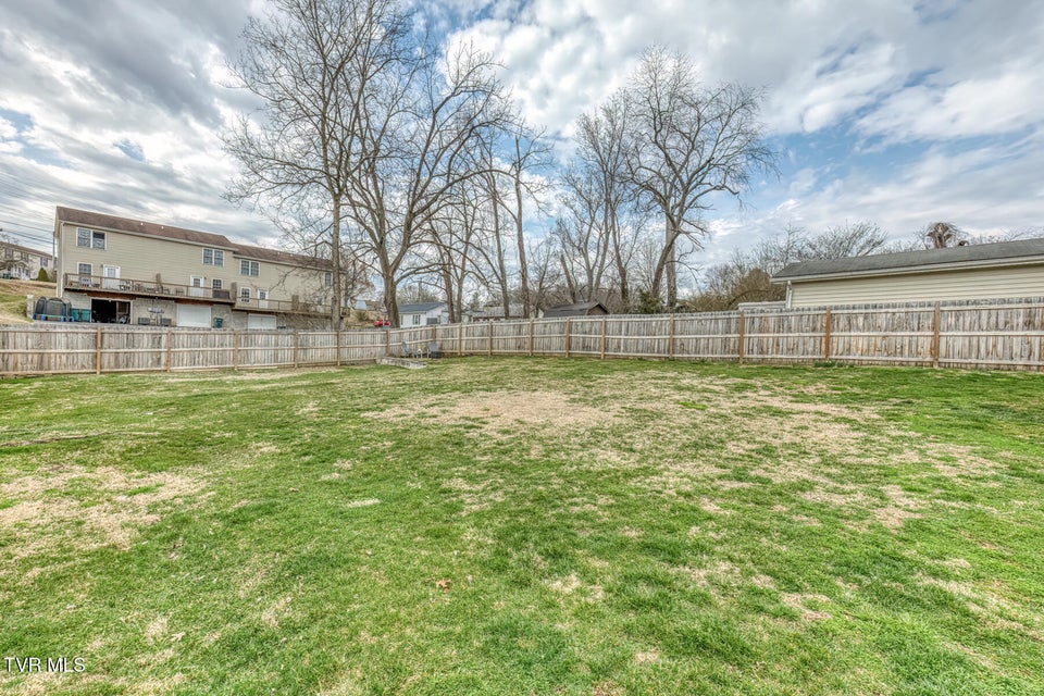 Photo #7: 916 Clark Street